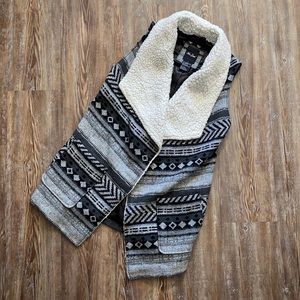 Me Jane Gray & Black Sherpa Lined Wool Blend Tribal Aztec Western Vest